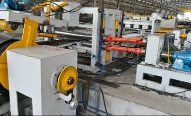 Automatische Spitse Snijmachine, 12000mm de productielijn van de Straatlantaarnpool