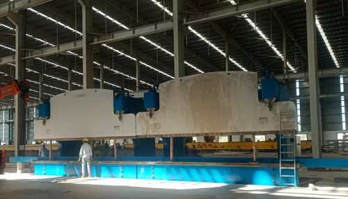 Laatste bedrijfscasus over Volledig 13m lichte paal lijn bevat 2-WE67K-1200-6500 tandem press rem in Indian ((KP Green engineering)