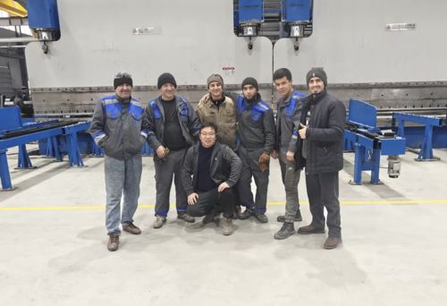 Het laatste nieuws van het bedrijf over Revolutionizing Sheet Metal Bending with the CNC Tandem Hydraulic Press Brake Model: 2-WE67K-650/6500