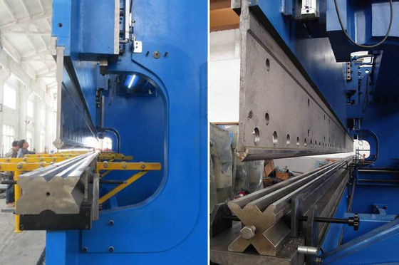 Zware metaalbewerking CNC hydraulische persrem met 400L olie tank capaciteit 200T max. Druk en verstelbare slag