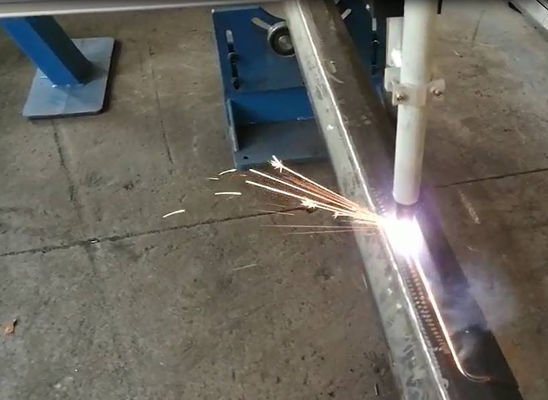 CNC-lasersnijmachine voor het snijden van lichte pooldeuren, model LDC-350/2000