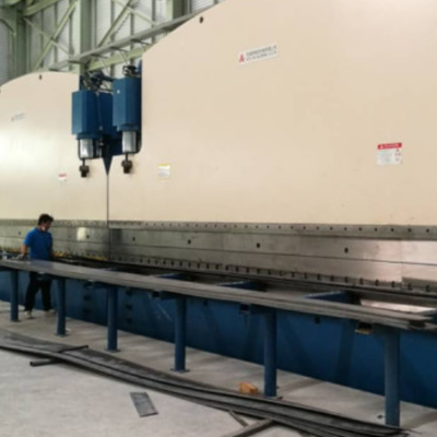 2-WE67K-400/7000 CNC Tandem Press Brake 400T 7m voor licht mast
