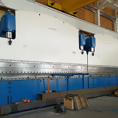 CNC tandem hydraulische persrem model 2-WE67k-1200/6250 Voor het maken van monopool transmissie buisvormige toren en hoge mast