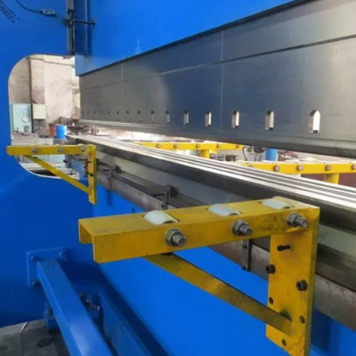 CNC-buigmachine met dubbele koppeling voor 14 m taps toelopende achthoekige straatlantaarnpaal