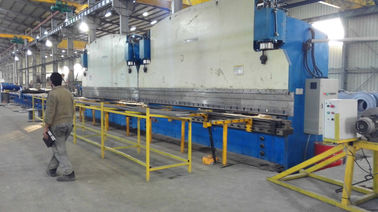 Dubbele koppeling CNC hydraulische plaat buigmachine voor licht paal productielijn