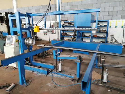 CNC-machine voor het snijden van lichte paaldeuren, maximale diameter 350 mm, maximale snijlengte 2000 mm