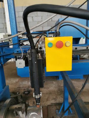 CNC-machine voor het snijden van lichte paaldeuren, maximale diameter 350 mm, maximale snijlengte 2000 mm