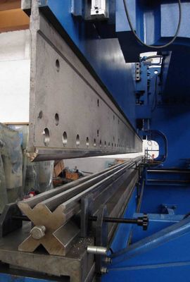 CNC tandem hydraulische persrem model 2-WE67k-1200/6250 Voor het maken van monopool transmissie buisvormige toren en hoge mast