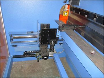 63 ton de Volledige Automatische CNC Hydraulische Machine van de de Persrem van het Bladmetaal