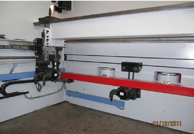 63 ton de Volledige Automatische CNC Hydraulische Machine van de de Persrem van het Bladmetaal