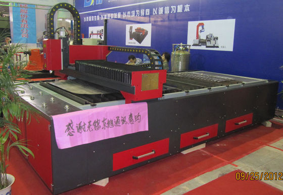 Het metaalcnc van het hoge snelheidsblad de snijmachine/het materiaal van de vezellaser