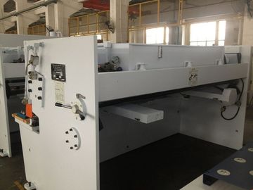 Betrouwbare prestaties Hydraulische Scherende Machine voor gesneden staalplaat 8 × 5000